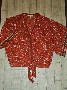 Max Studio Red Floral Tie-Front Crop Top Size Small Petite